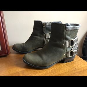 Sorel Lola boots